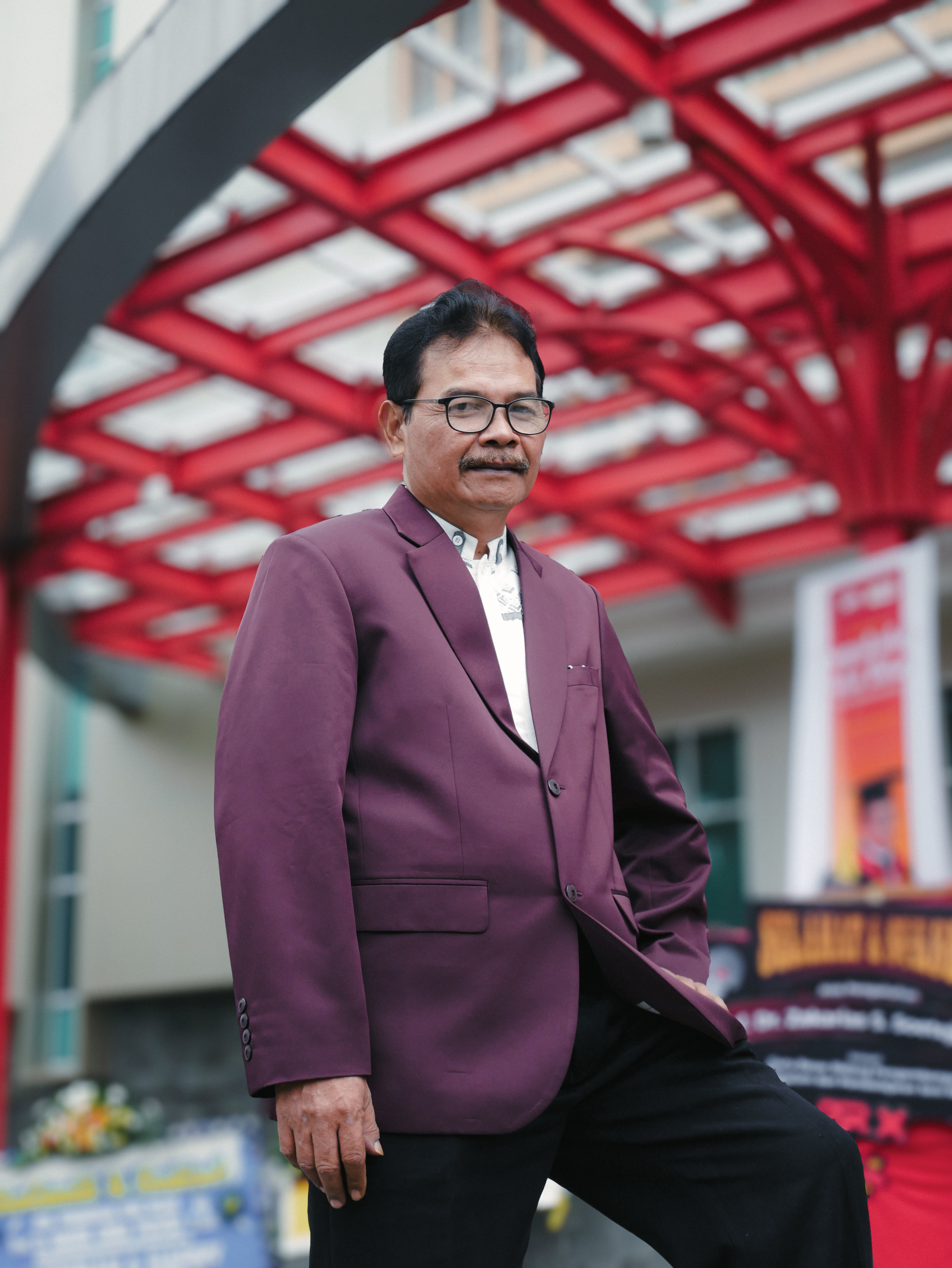 Dr. Taswadi, M.Sn.