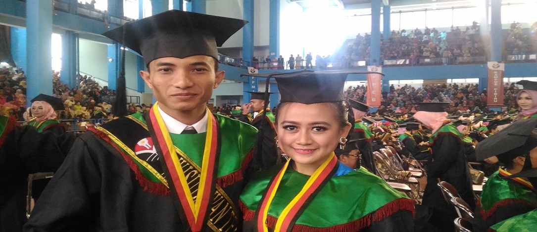 FIZAR INDRAWIJAYA DAN FEBRI VERONIKA WISUDAWAN TERBAIK FPSD PADA WISUDA GELOMBANG II TAHUN 2017