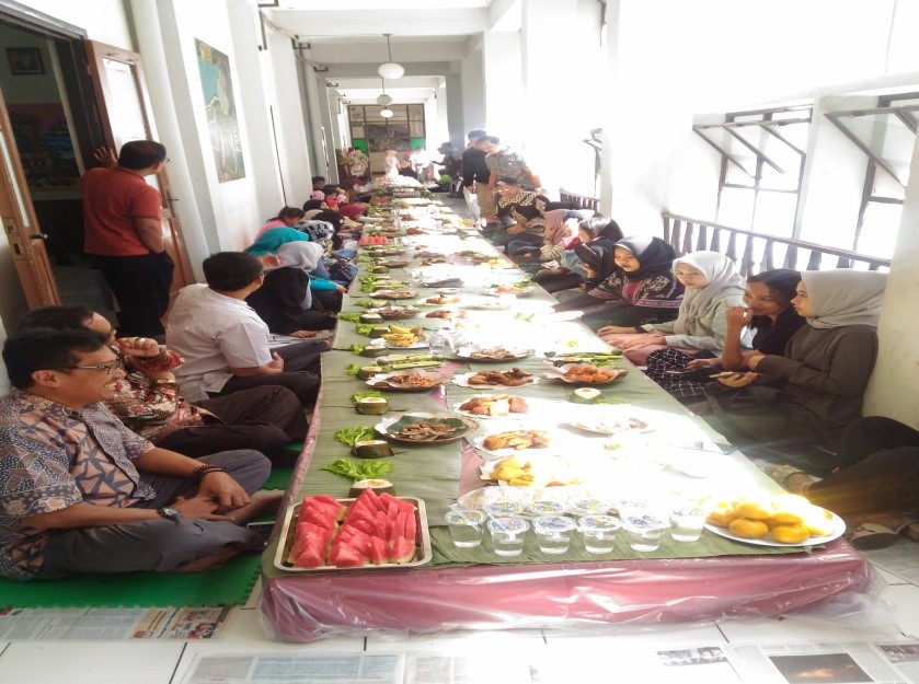 FPSD MENGGELAR SYUKURAN JUARA UMUM KARNAVAL PADA ASIAN AFRICAN WEEK 2018