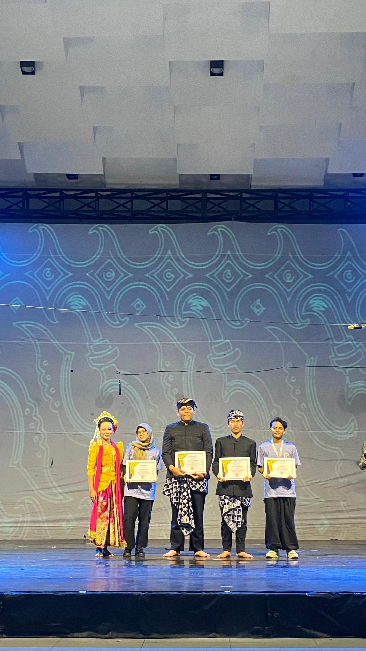 Fpsd Dance Education Students of FPSD UPI Present the Modified Longser