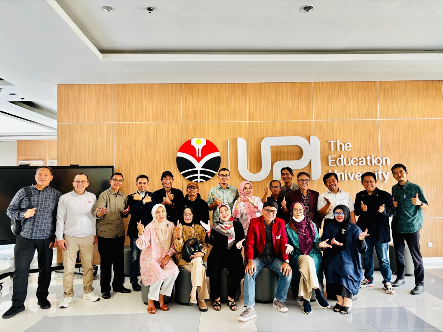 Hangat dan Penuh Haru, FPSD UPI Lepas Dosen dan Tendik Purnabakti Tahun 2026