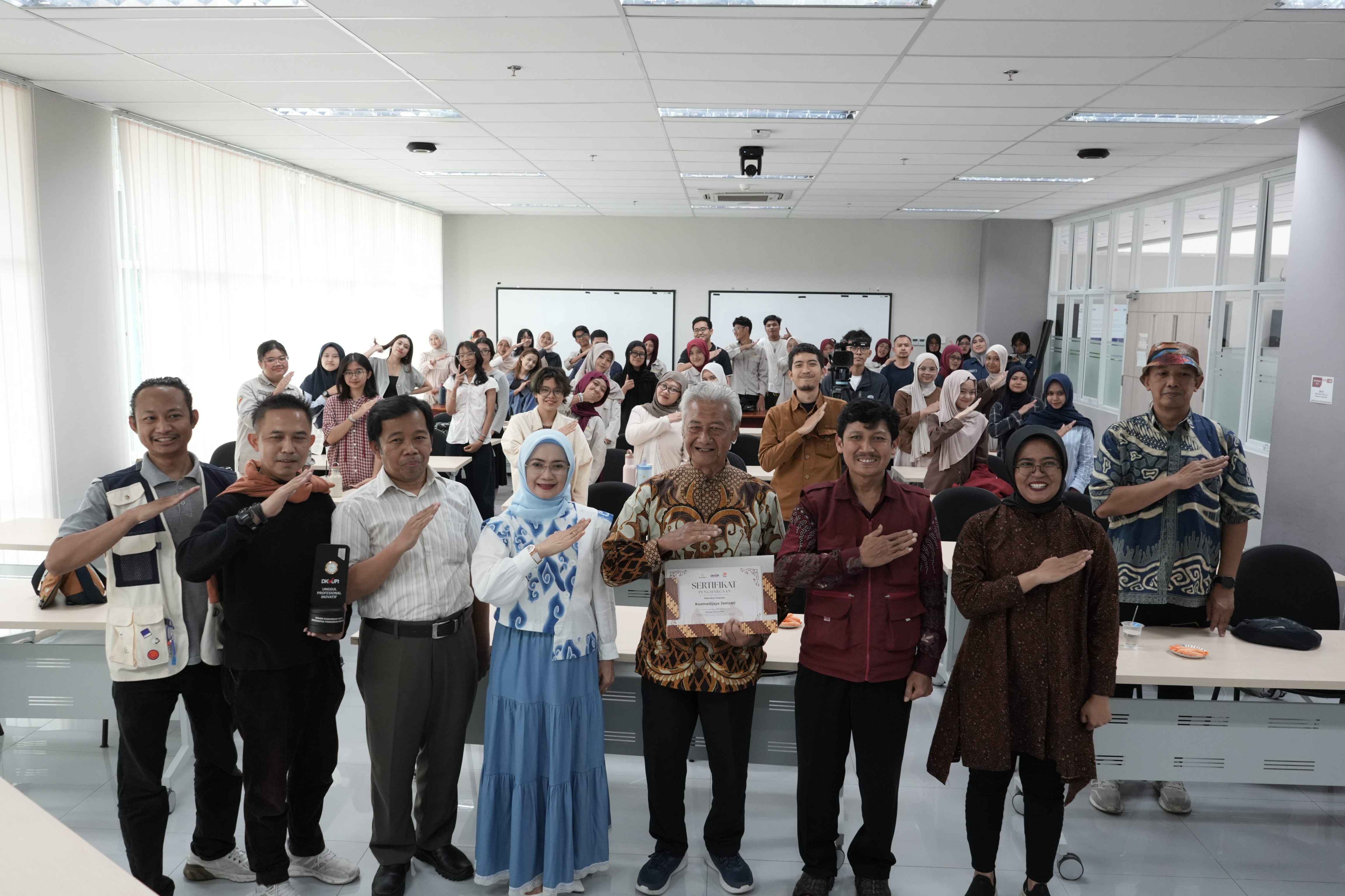 Seminar Dongeng Sunda dan Lomba Ilustrasi Digital "Jawara Demit" sebagai Upaya Pelestarian Budaya Lisan Sunda