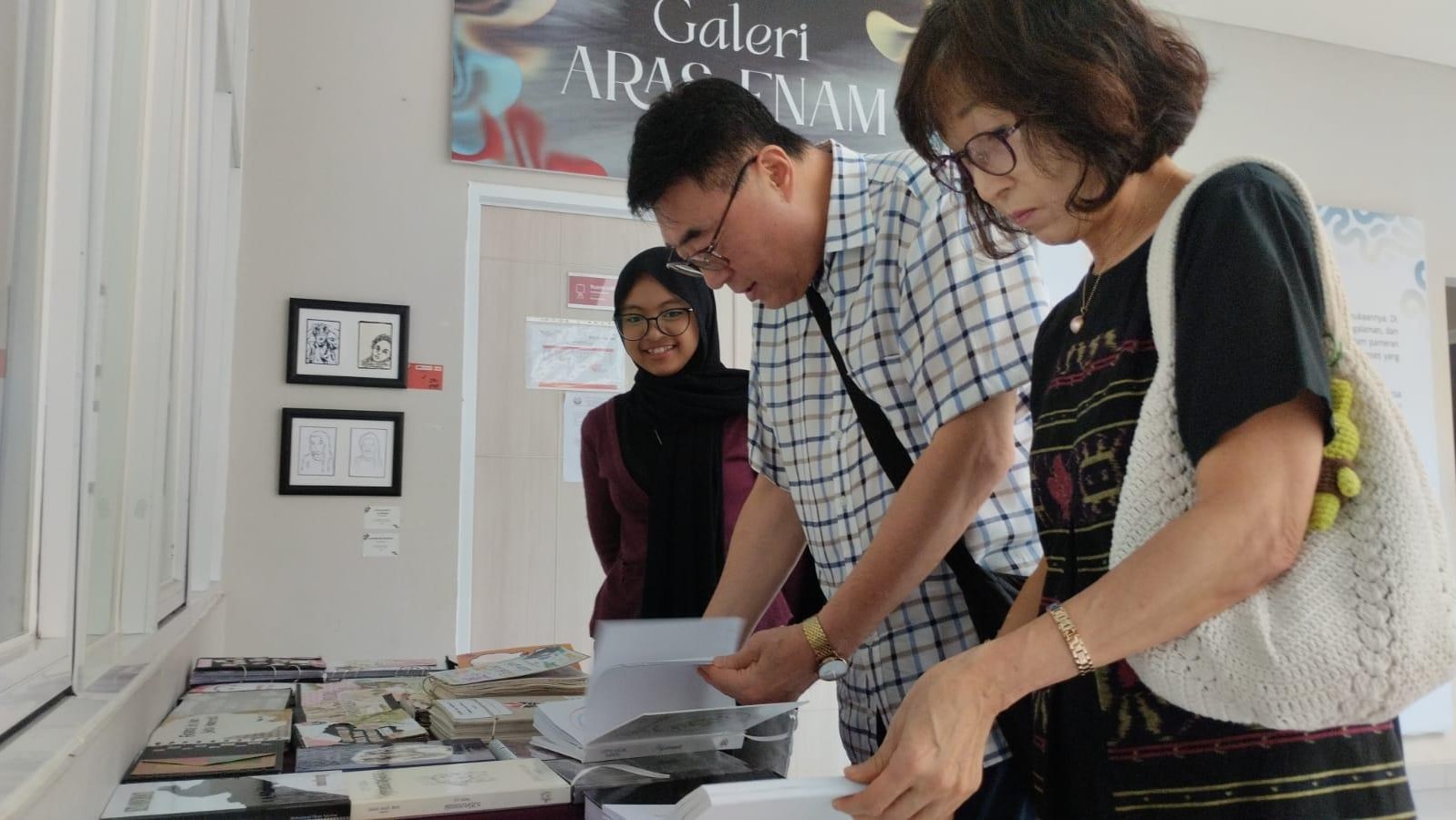 HARU BIRU: Arsip Emosi dalam Jejak Visual