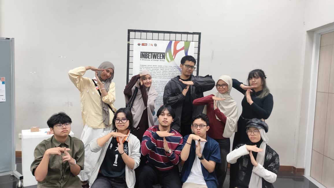 Mahasiswa Pendidikan Seni Rupa UPI Tampilkan Inovasi Desain melalui Pameran "INBETWEEN: A Showcase of Design"