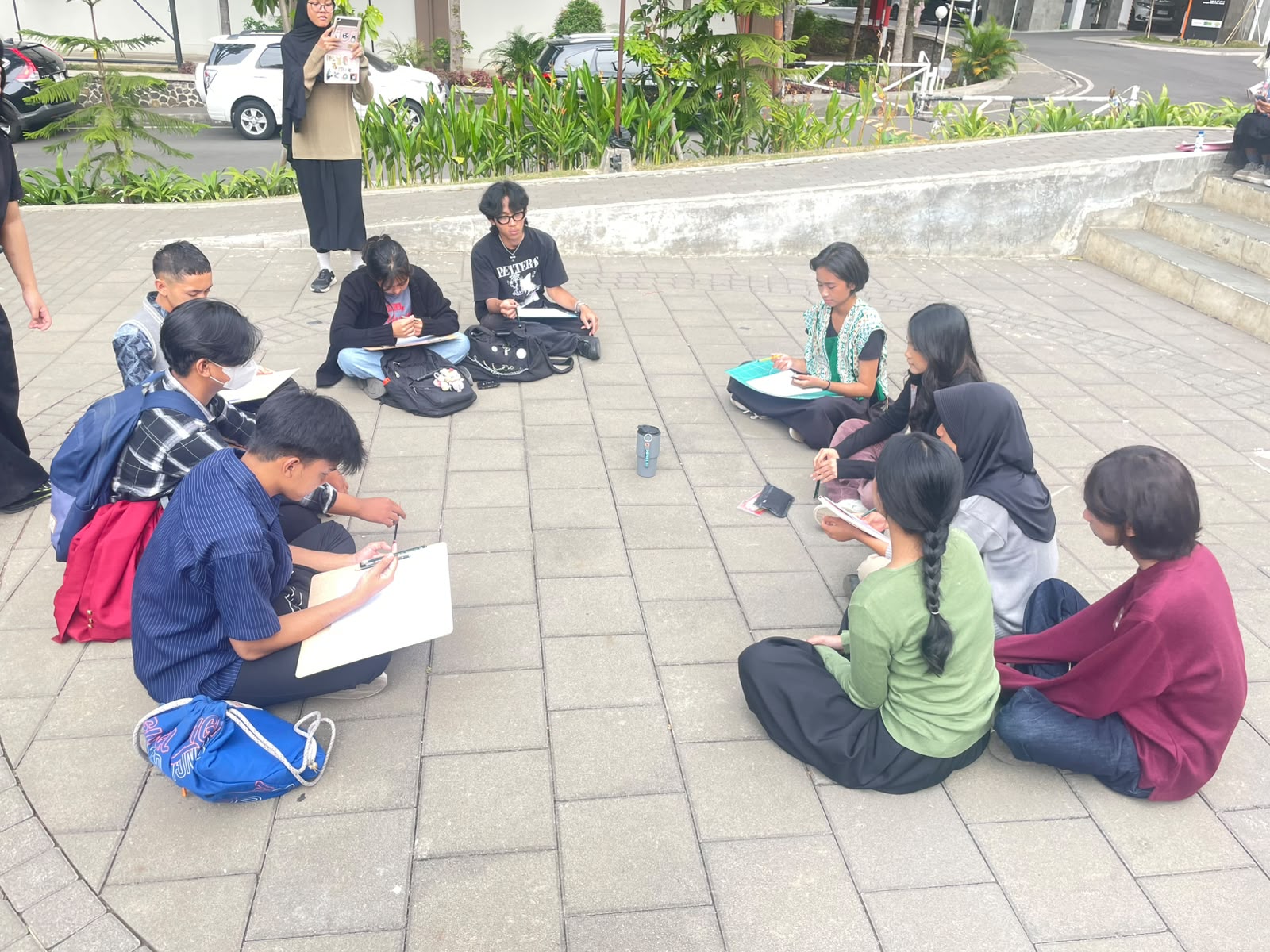Mahasiswa Pendidikan Seni Rupa Gelar “Ngerupa Yuk!” di Lingkungan FPSD UPI